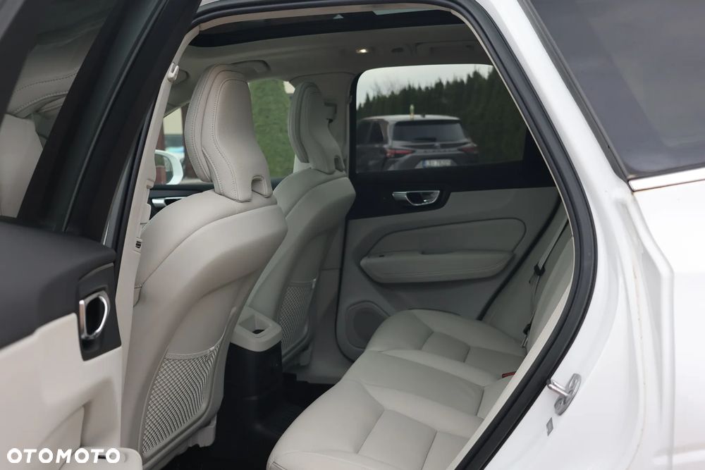 Volvo XC 60 T8 AWD Recharge Plus Dark - 17