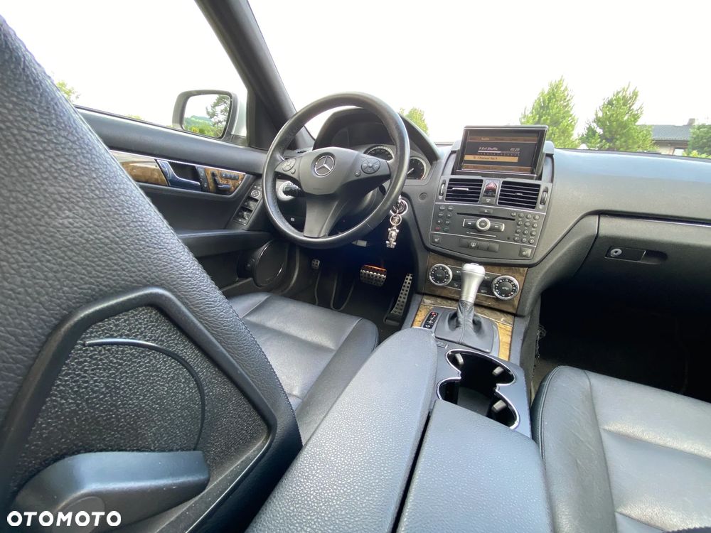 Mercedes-Benz Klasa C 300 Avantgarde 4-Matic - 27