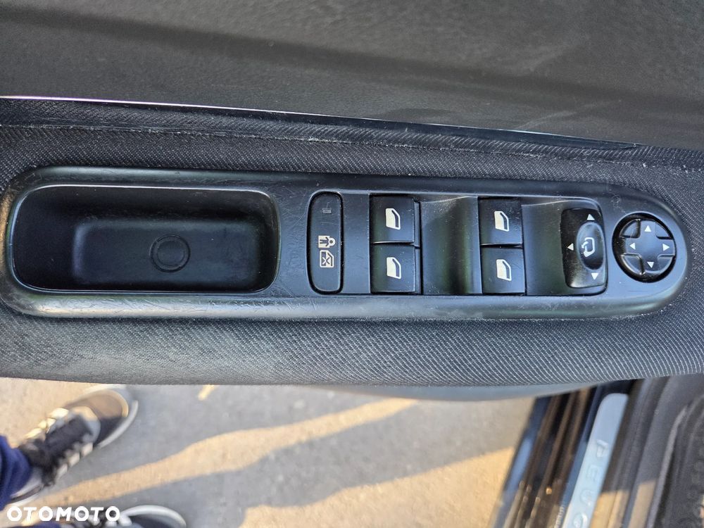 Peugeot 5008 1.6 THP Active 7os - 10