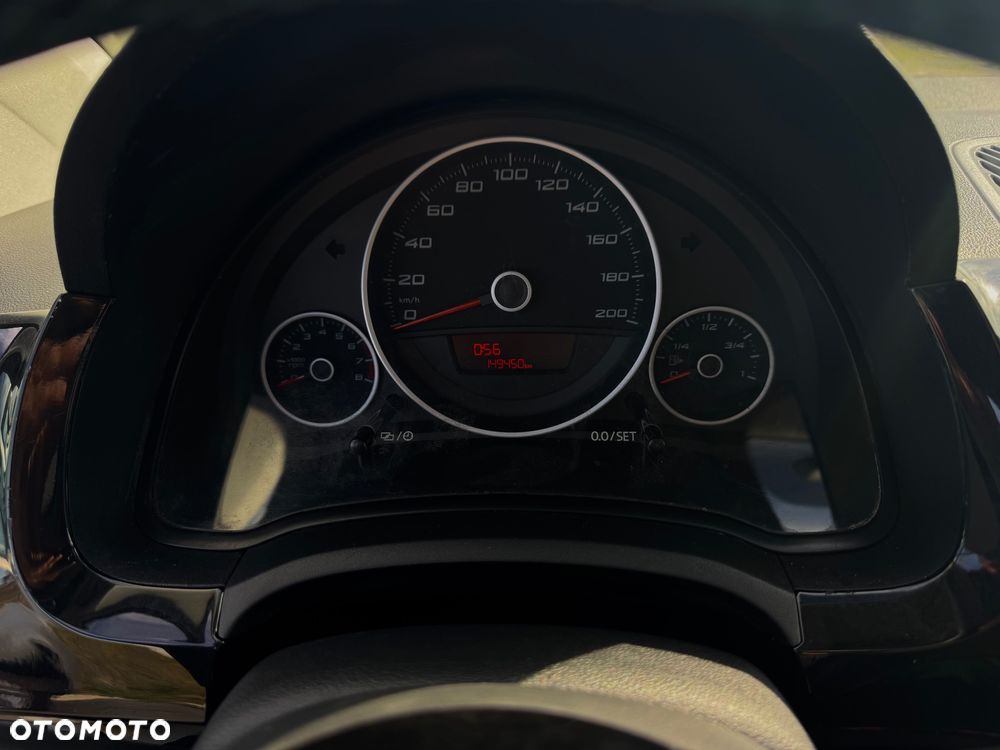 Volkswagen up! R-Line - 12