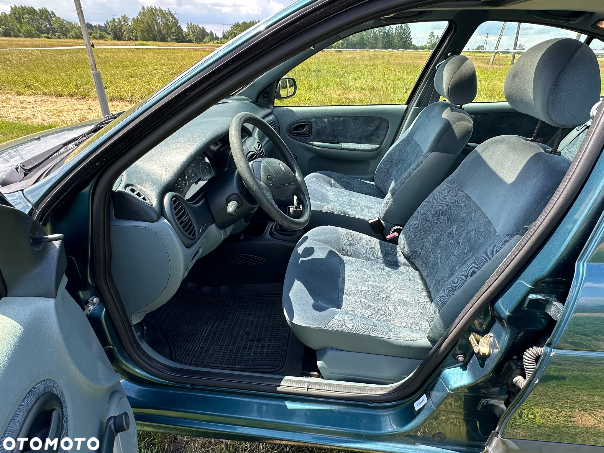 Renault Megane 1.6 RN - 11