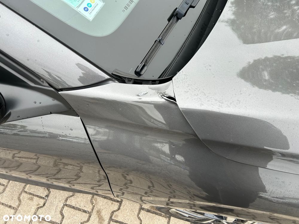 Peugeot 208 - 40