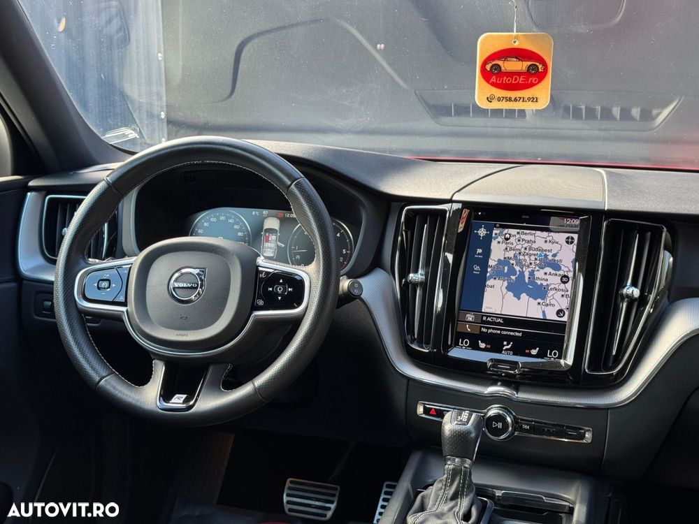 VOLVO XC60 2019 — imagine 8