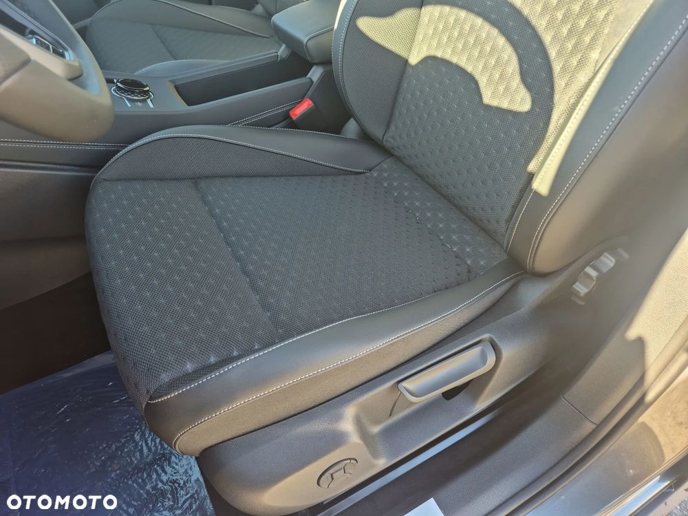 Volkswagen T-Roc 1.5 eTSI R-Line DSG - 12