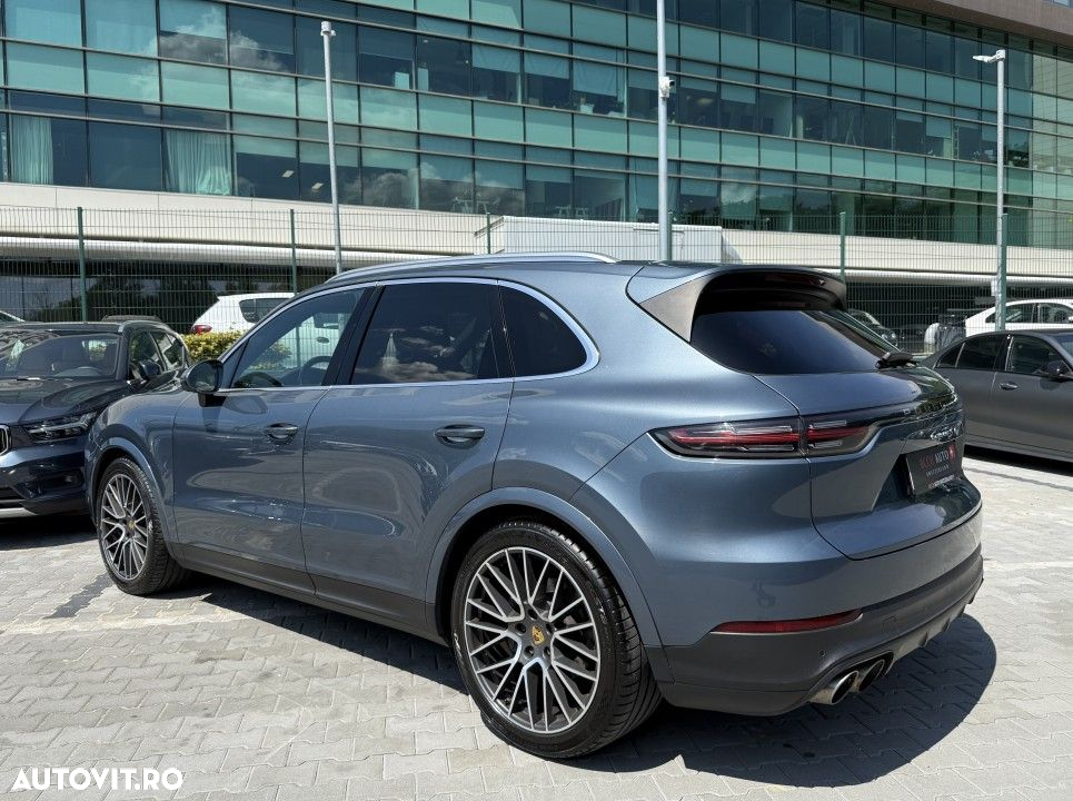 Porsche Cayenne - 6