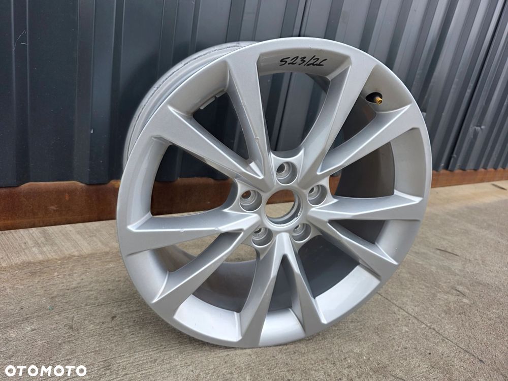 FELGA ALUMINIOWA AUDI A3 S3 8Y VW SEAT 8.0J R17 ET46 8Y0601025CC S23/26 - 3