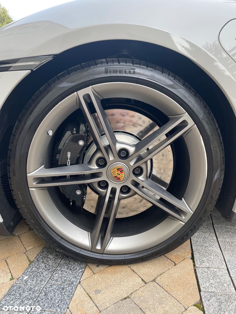 Porsche Taycan Turbo - 13