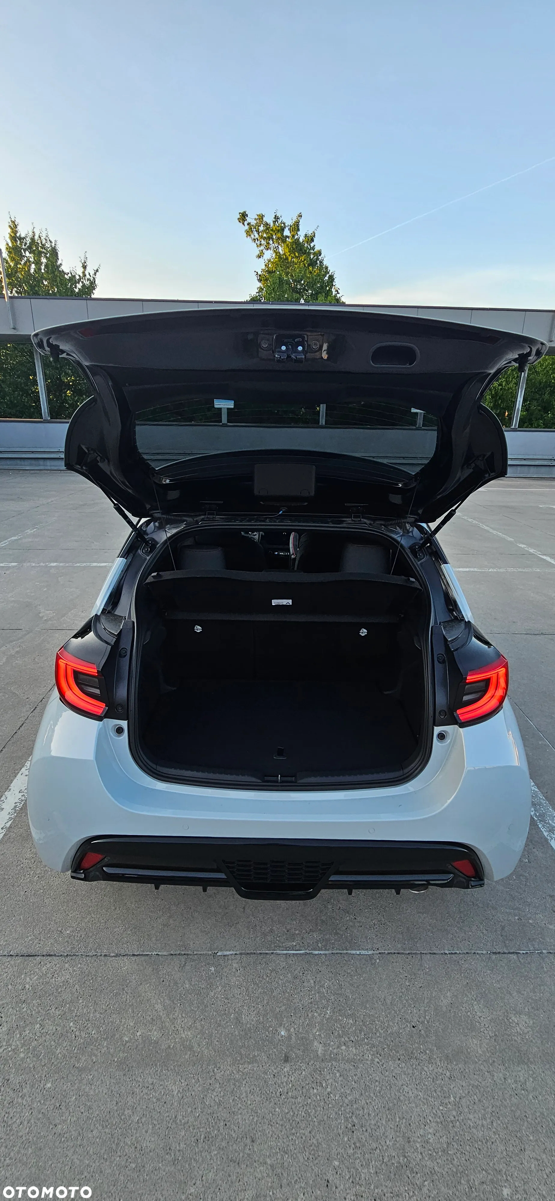 Toyota Yaris Hybrid 1.5 GR Sport - 27