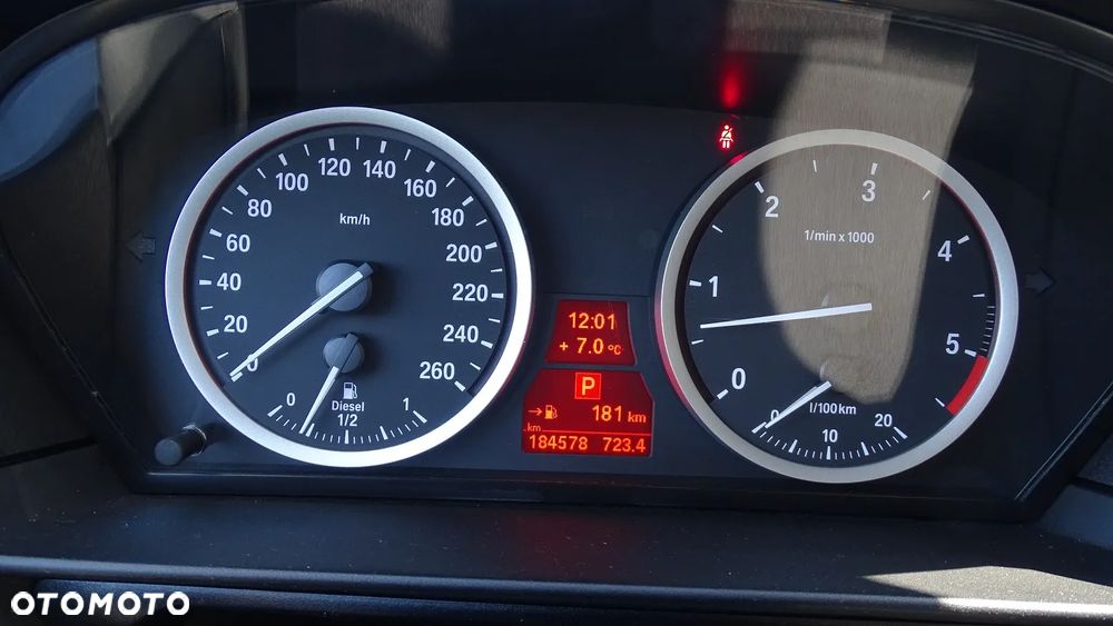 BMW Seria 5 525d - 24