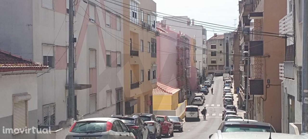 Apartamento T2 na Encosta do Sol – Luminosidade, Arrumação e Potencial - Grande imagem: 2/13