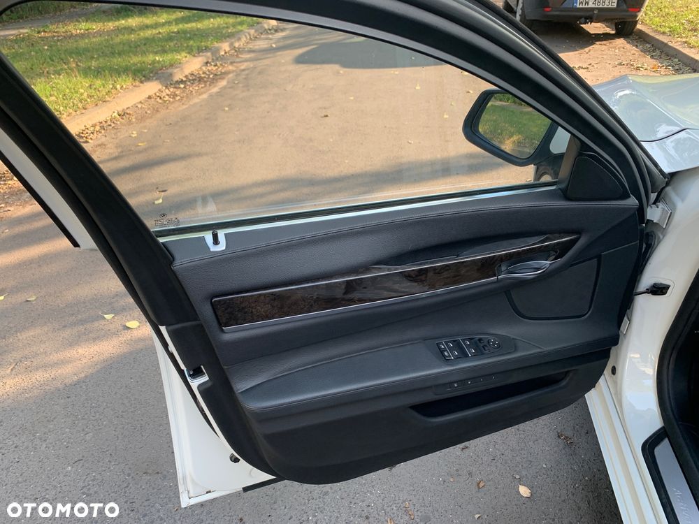 BMW Seria 7 - 18