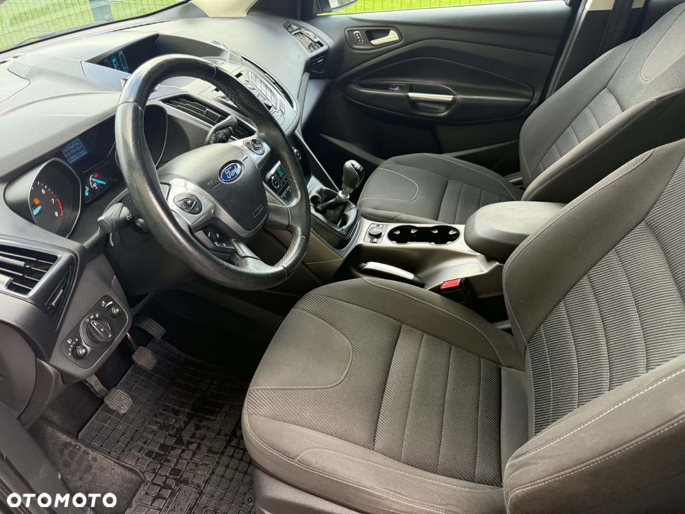 Ford Kuga 1.6 EcoBoost 2x4 Titanium - 17