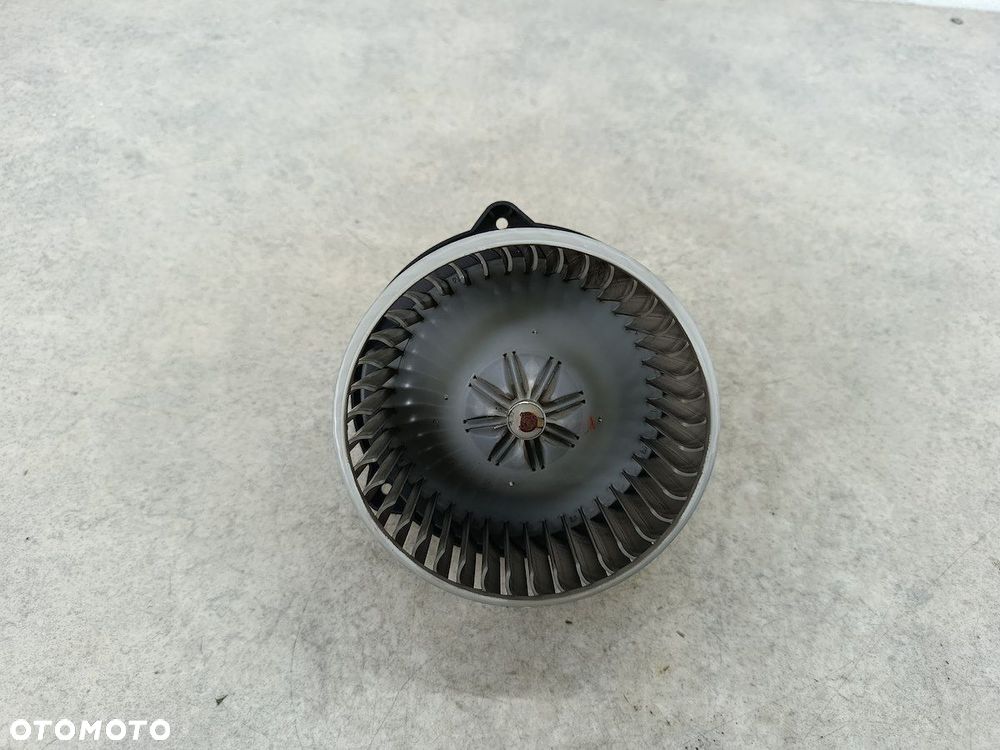 WENTYLATOR NAWIEWU TOYOTA COROLLA VERSO II MF016070-0610 0130101601  BOSCH - 3
