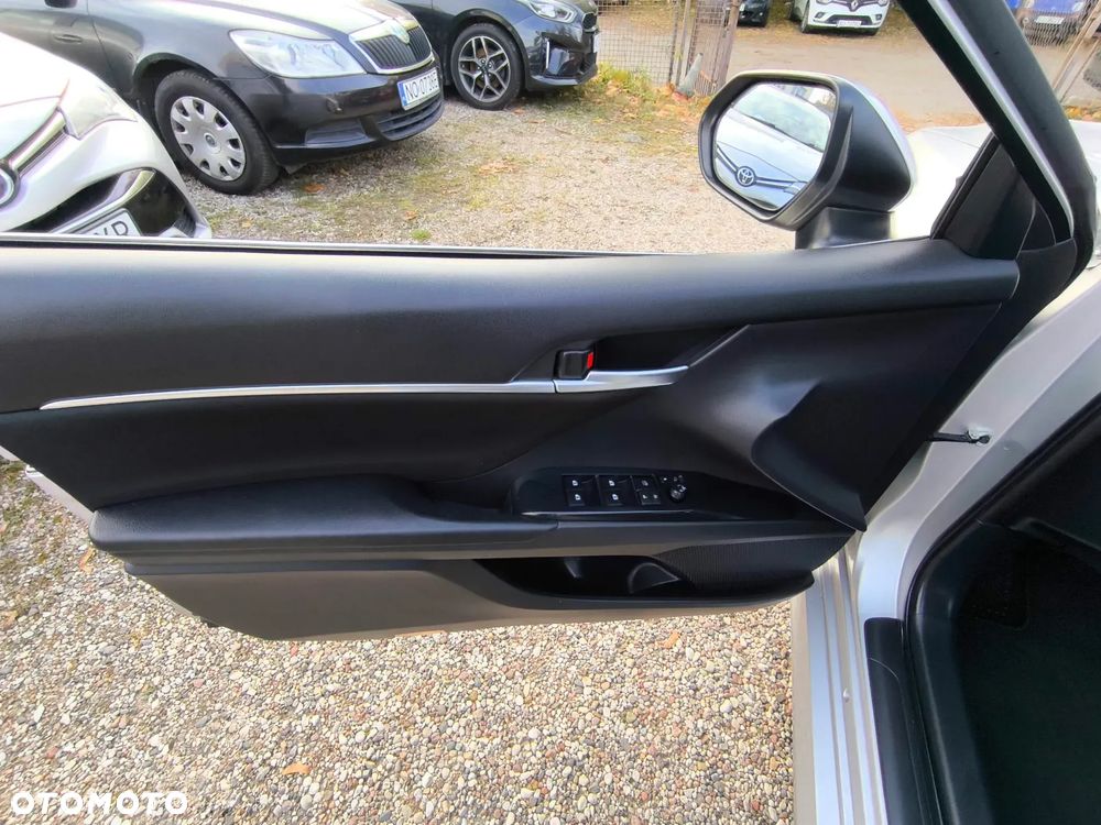 Toyota Camry - 16