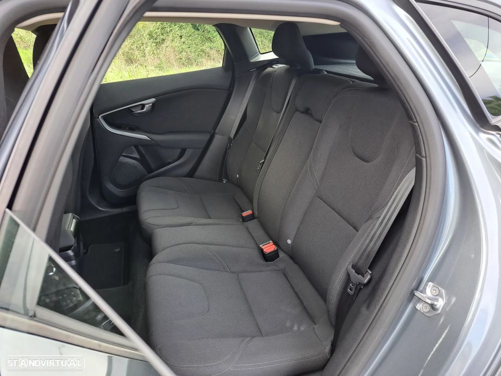 Volvo V40 D2 Kinetic - 27