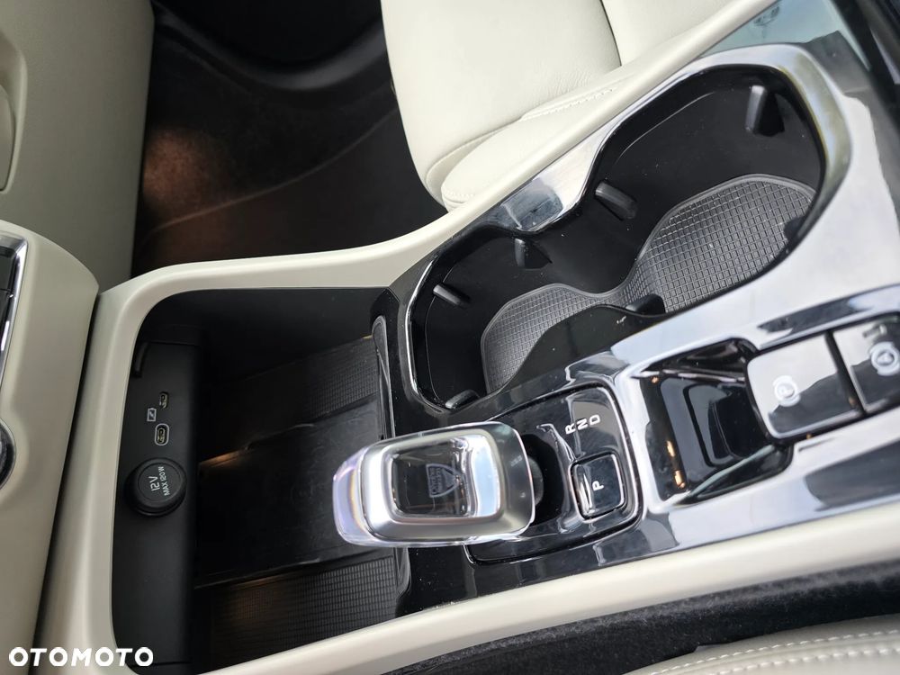 Volvo XC 40 B5 B AWD Ultimate Dark - 22