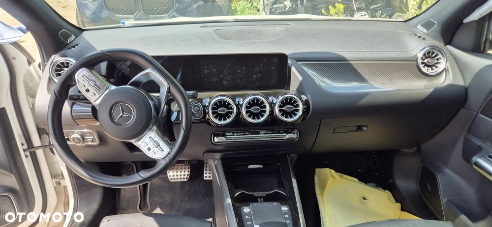 Mercedes-Benz GLA 200 AMG Line - 33