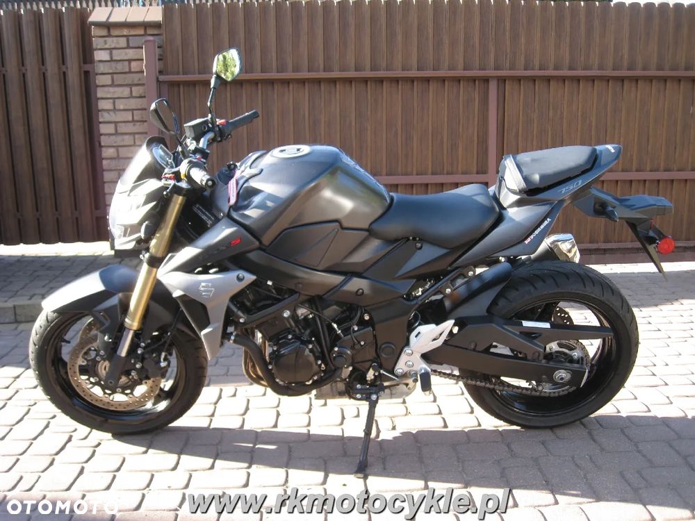 Suzuki GSX - 6