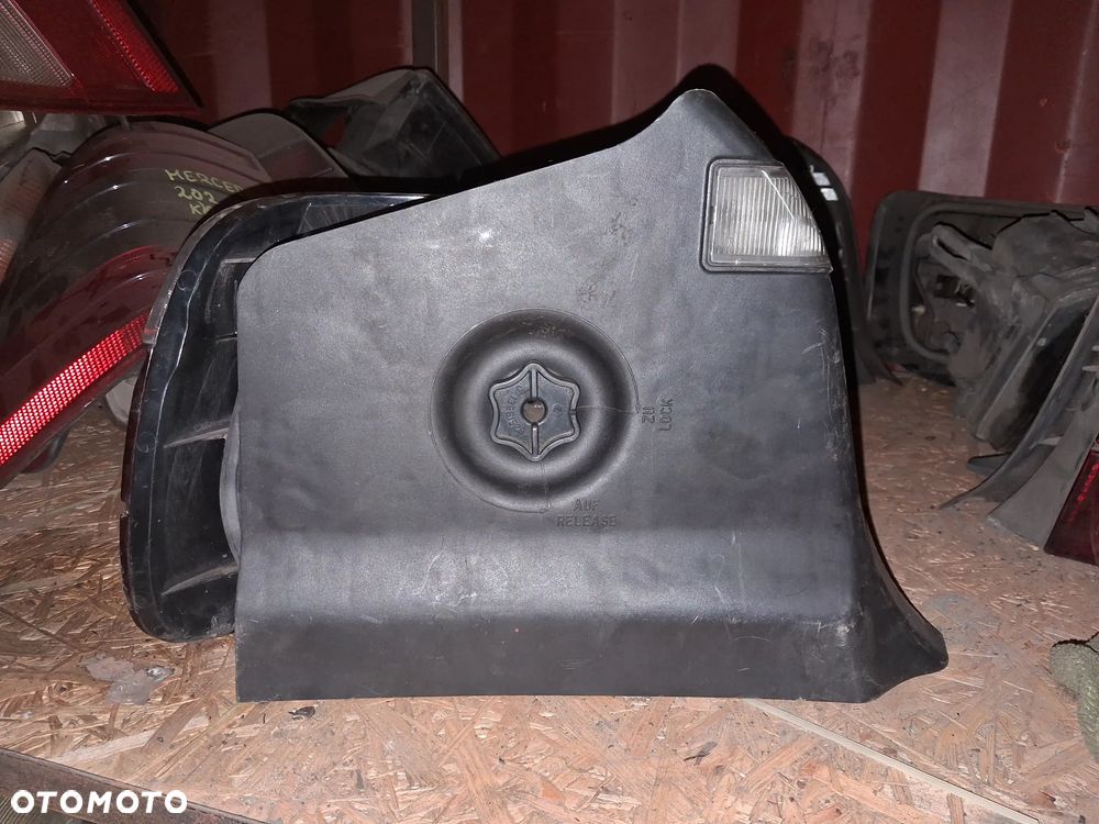 LAMPA TYLNA PRAWA BMW E36 COMPACT - 2