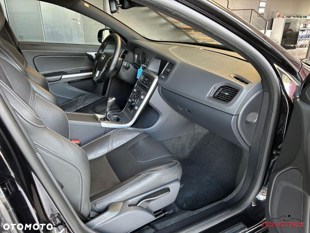 Volvo V60 T3 Momentum - 14