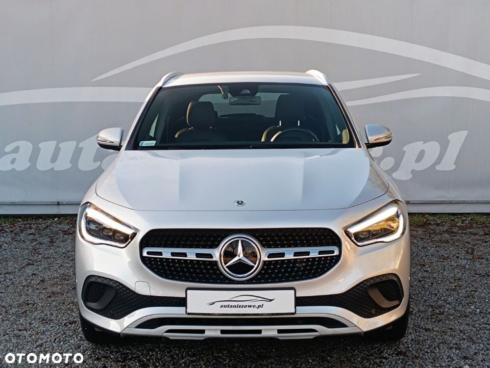 Mercedes-Benz GLA - 11