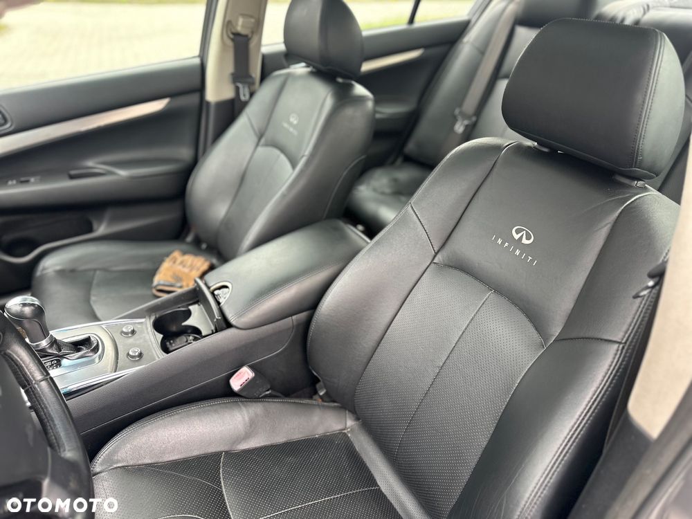 Infiniti G G37 - 12