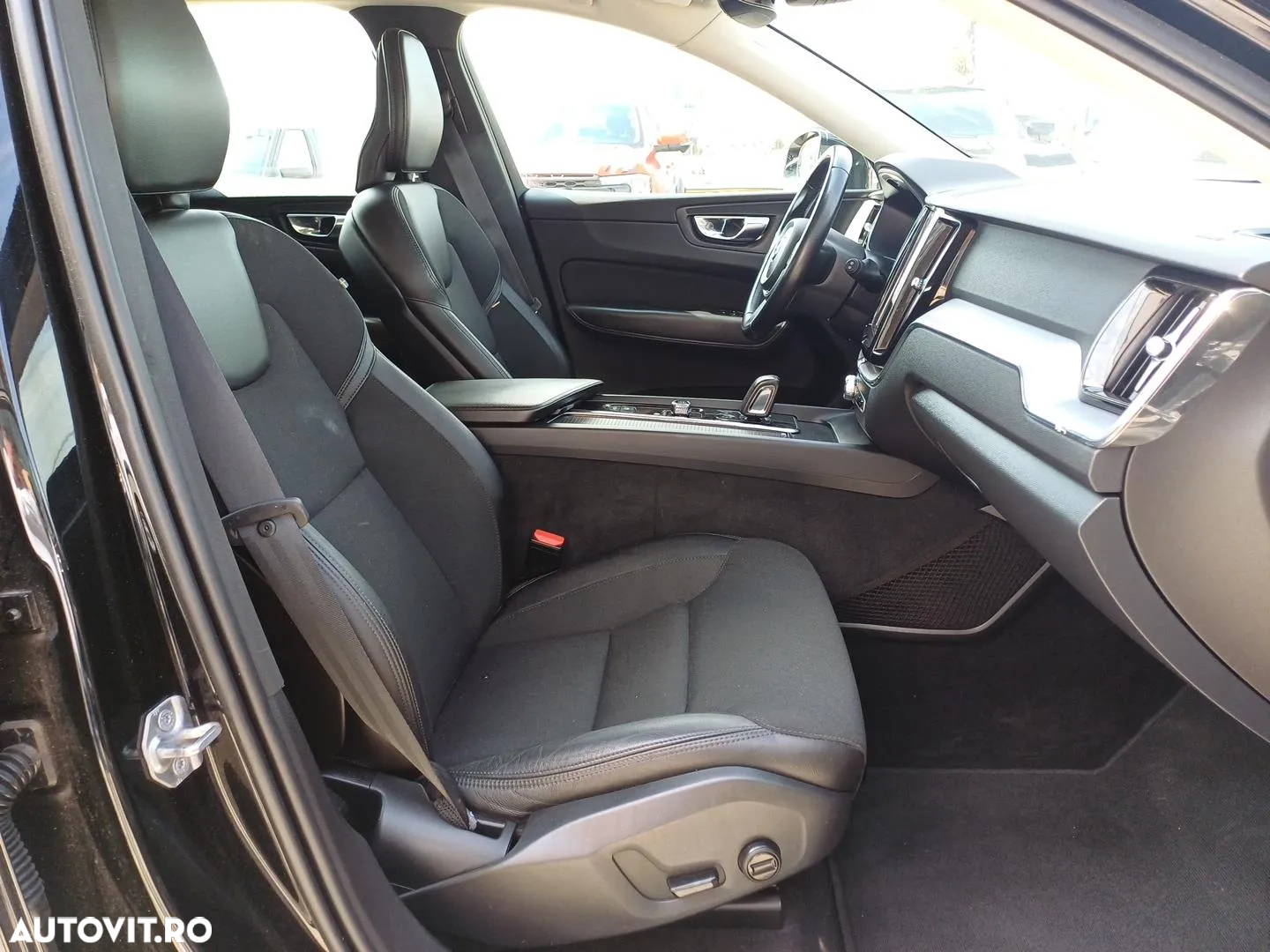 Volvo XC 60 B4 D AWD Geartronic Momentum - 22