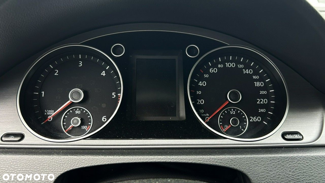 Volkswagen Passat - 16