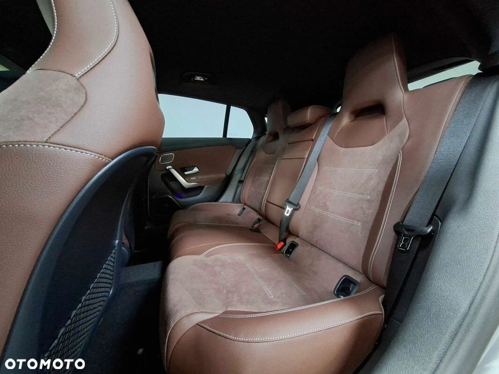 Mercedes-Benz CLA - 13