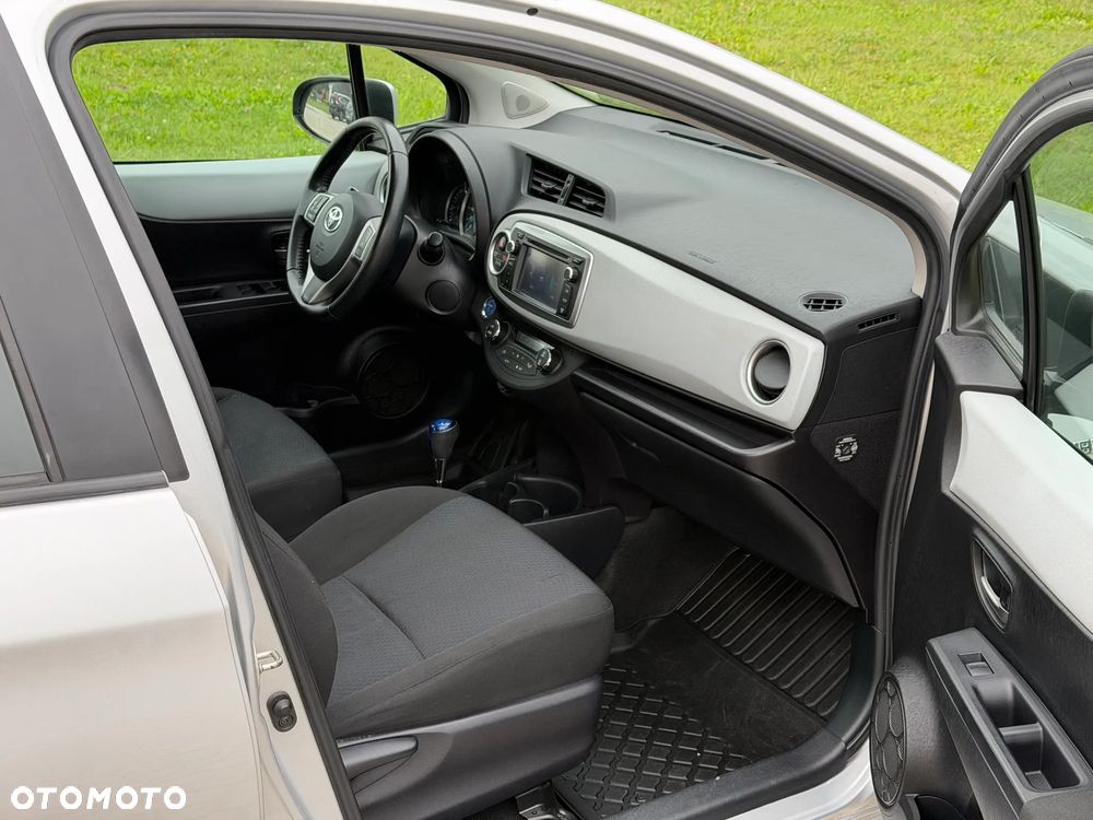 Toyota Yaris Hybrid 100 Premium - 24