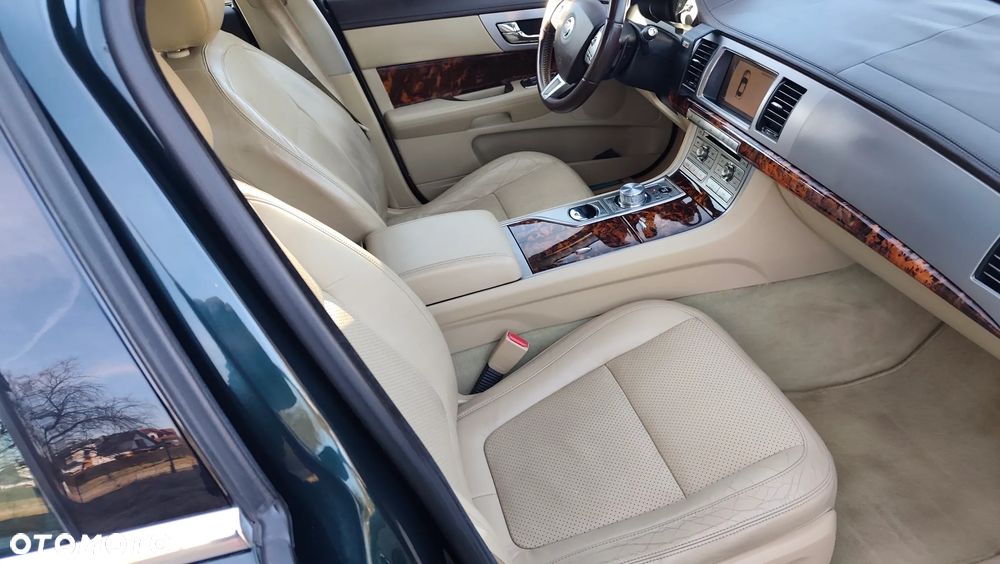 Jaguar XF 3.0 V6 Luxury - 32