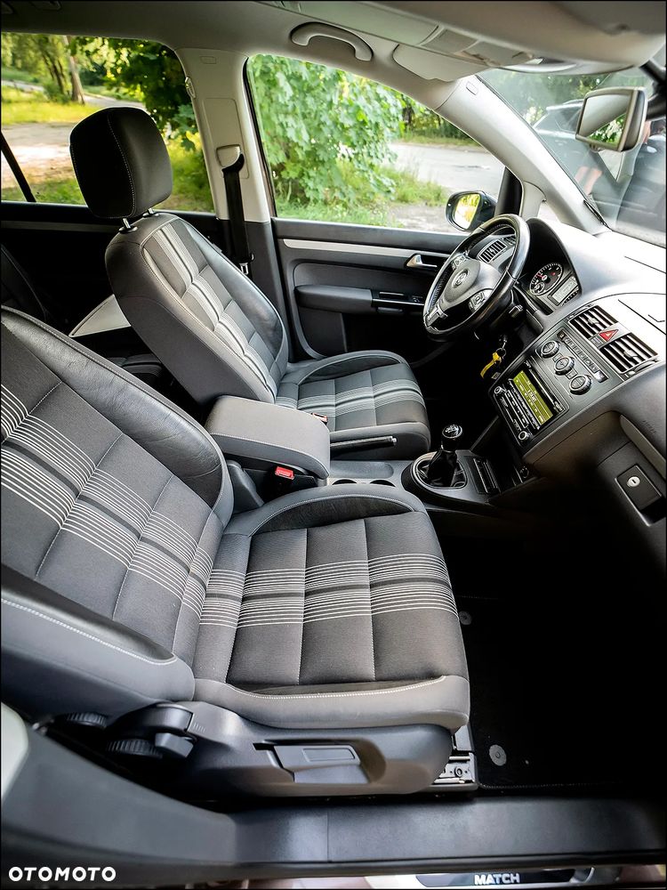 Volkswagen Touran - 34