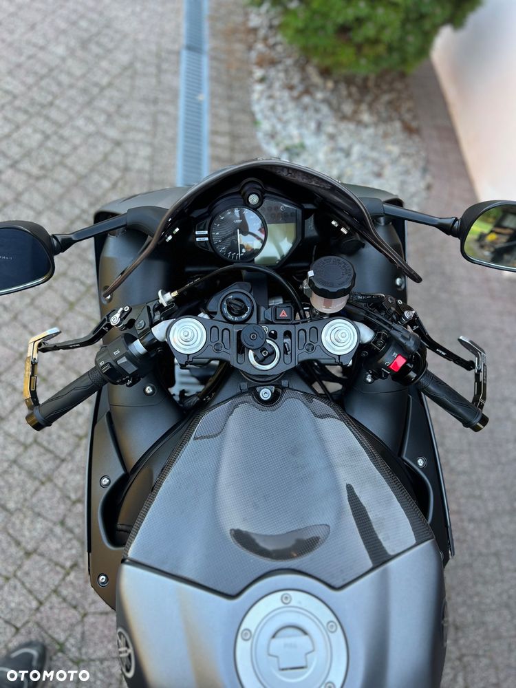 Yamaha R1 - 34