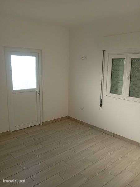 Alugo T2 e Tamel São Veríssimo - Grande imagem: 4/12