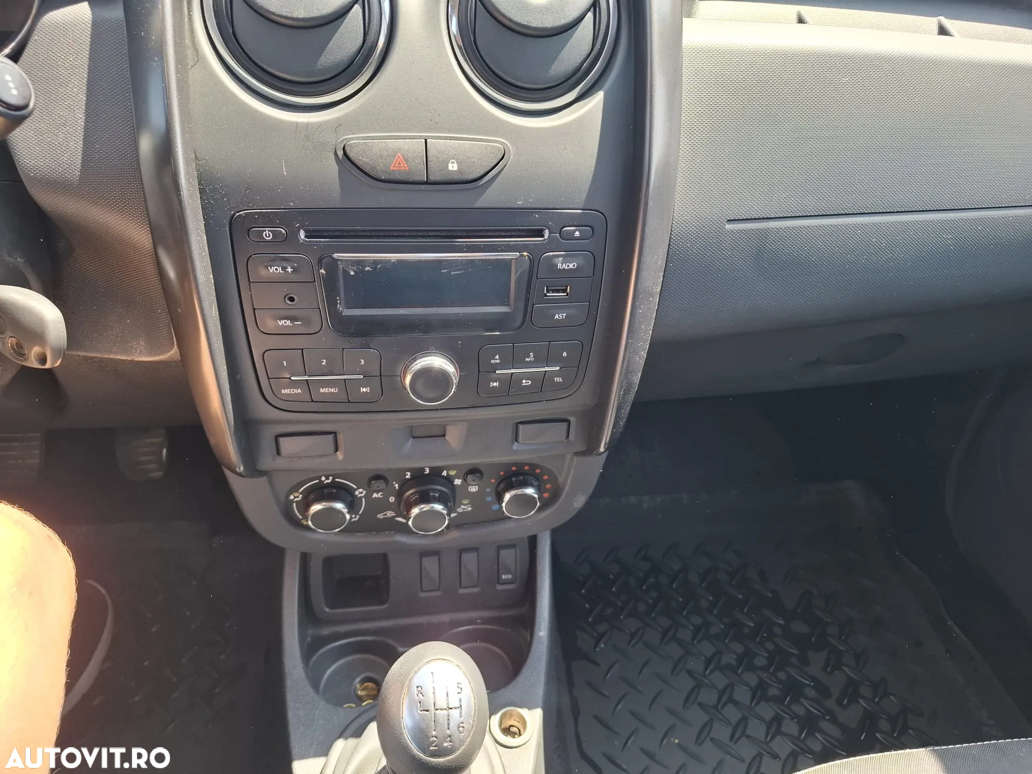 Dacia Duster 1.2 TCe 4x2 Laureate - 13