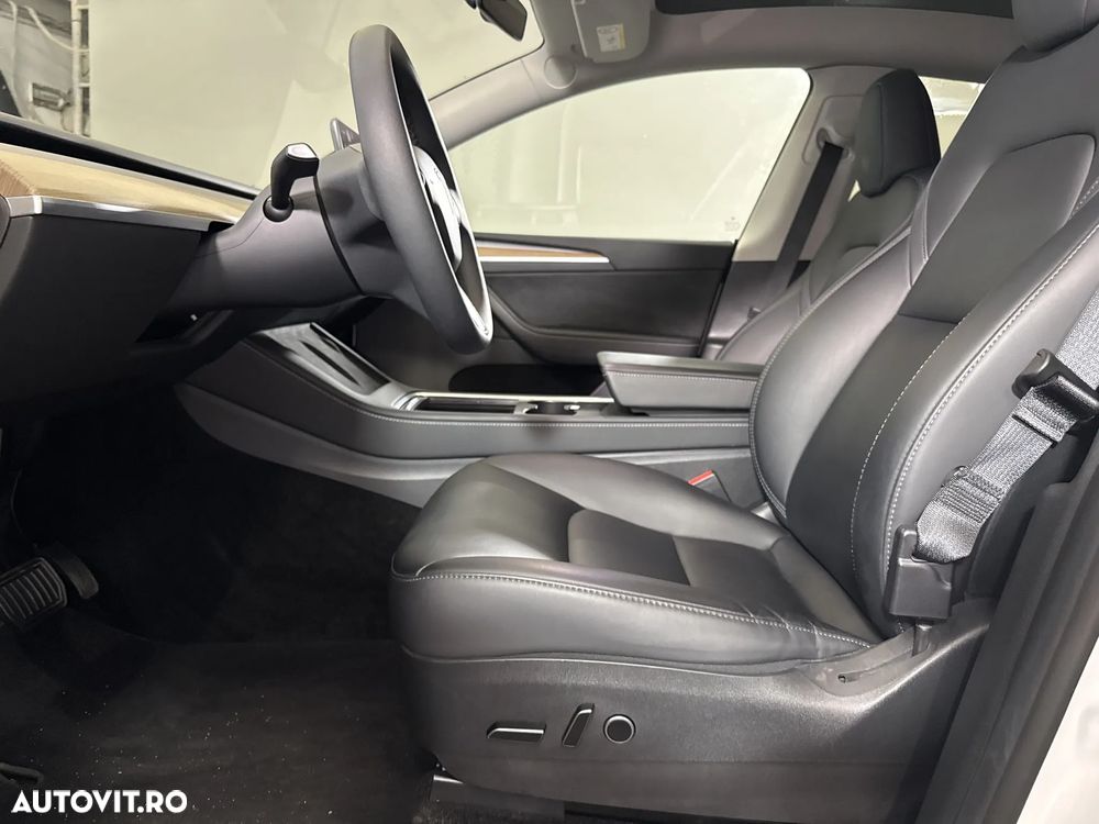 Tesla Model Y - 23