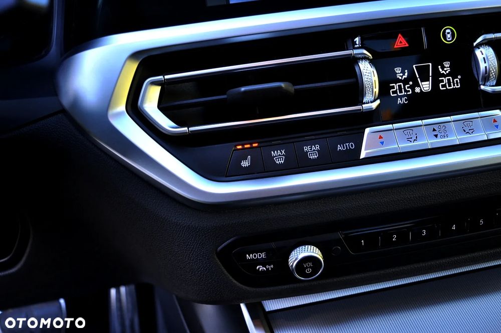 BMW Seria 3 330e xDrive M Sport - 32
