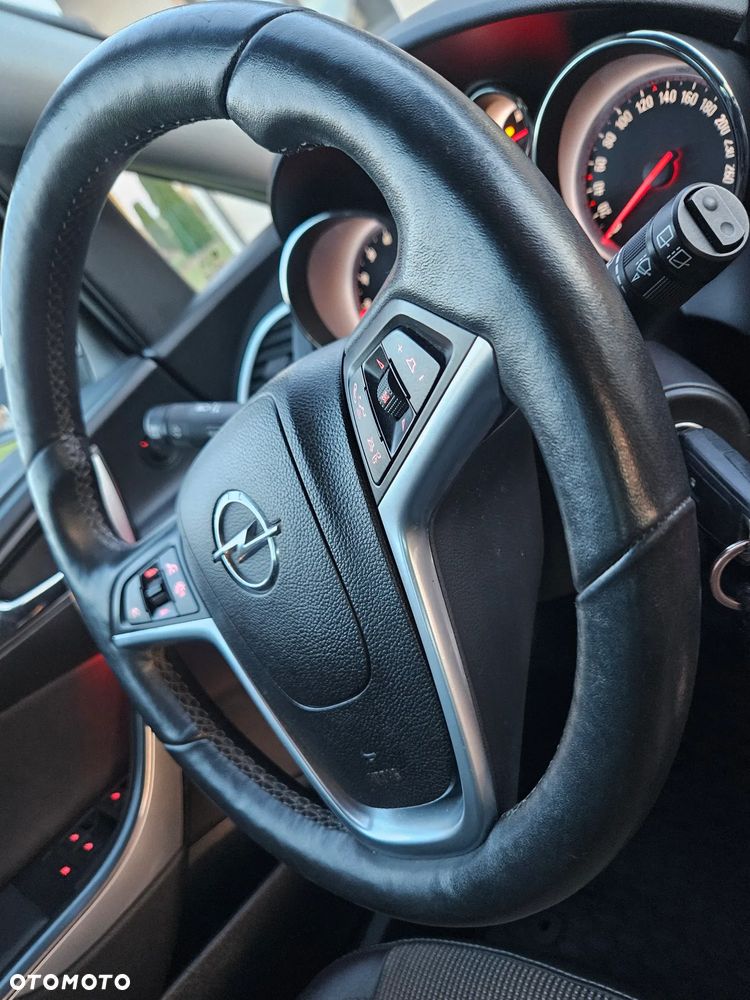Opel Astra 1.4 T Essentia - 19