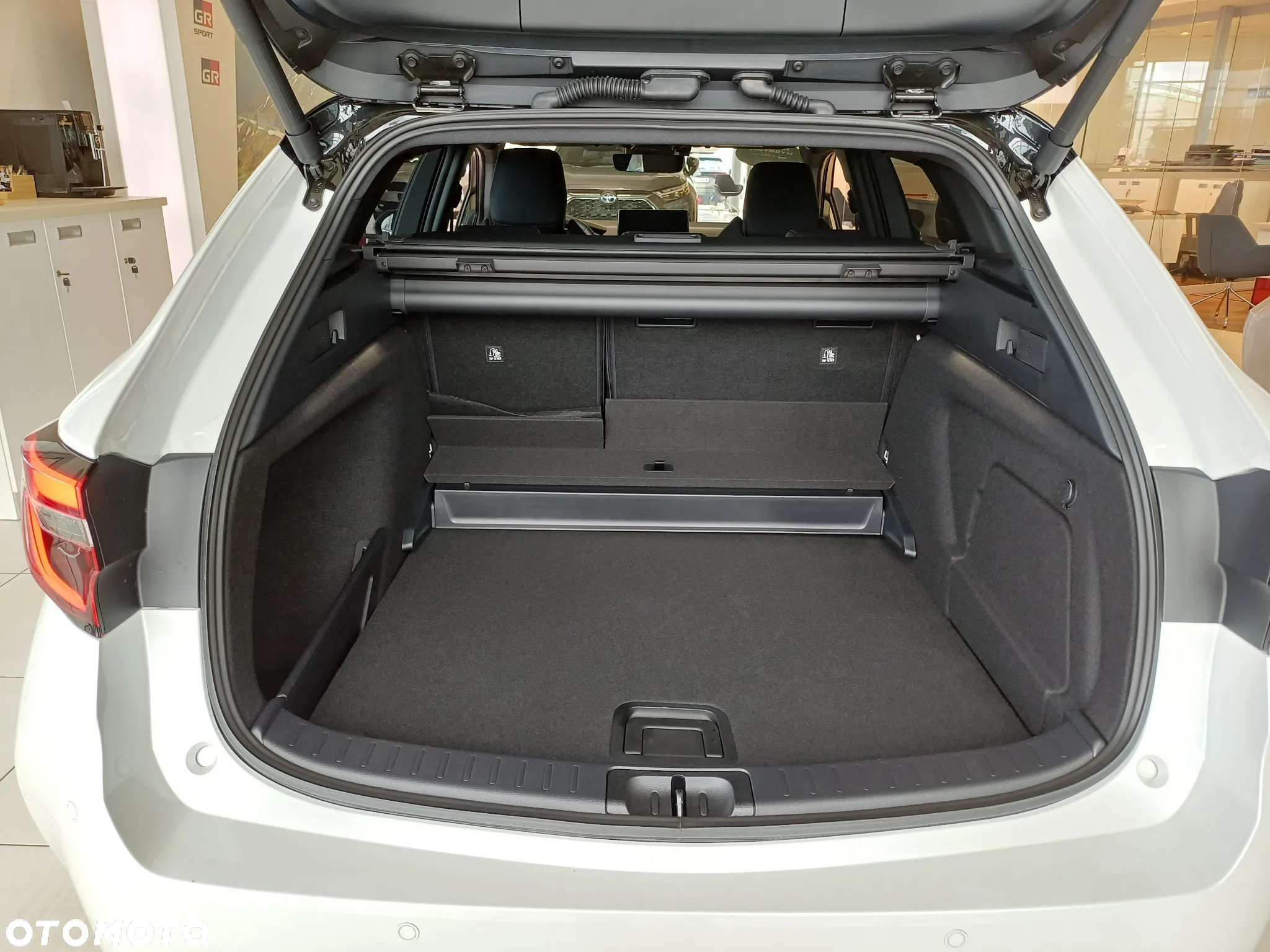 Toyota Corolla 2.0 Hybrid GR Sport - 9