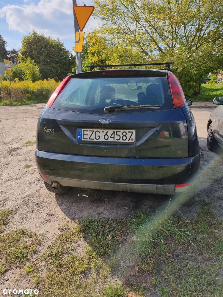 Ford Focus 2000 photo 3