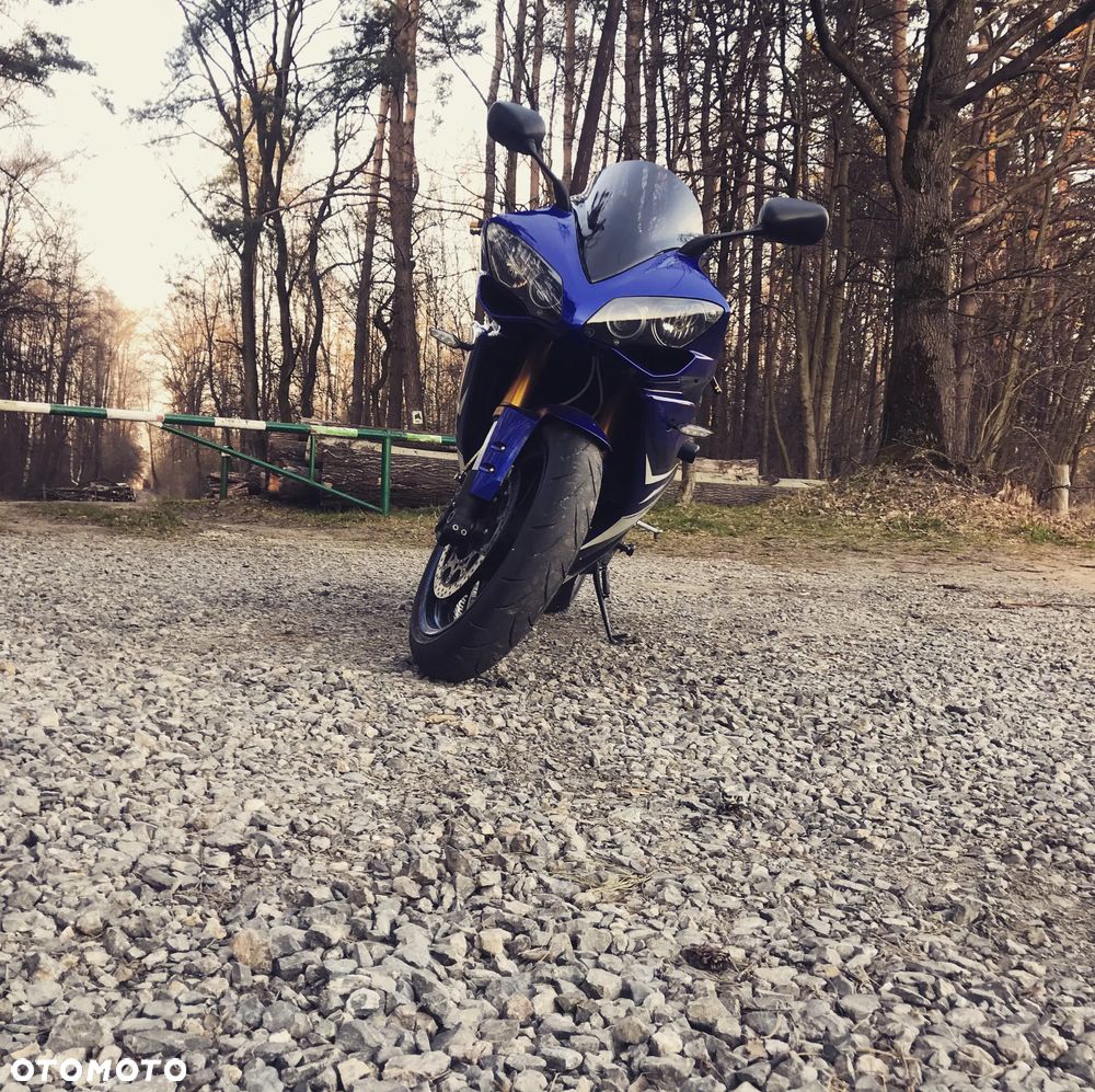 Yamaha R1 - 1