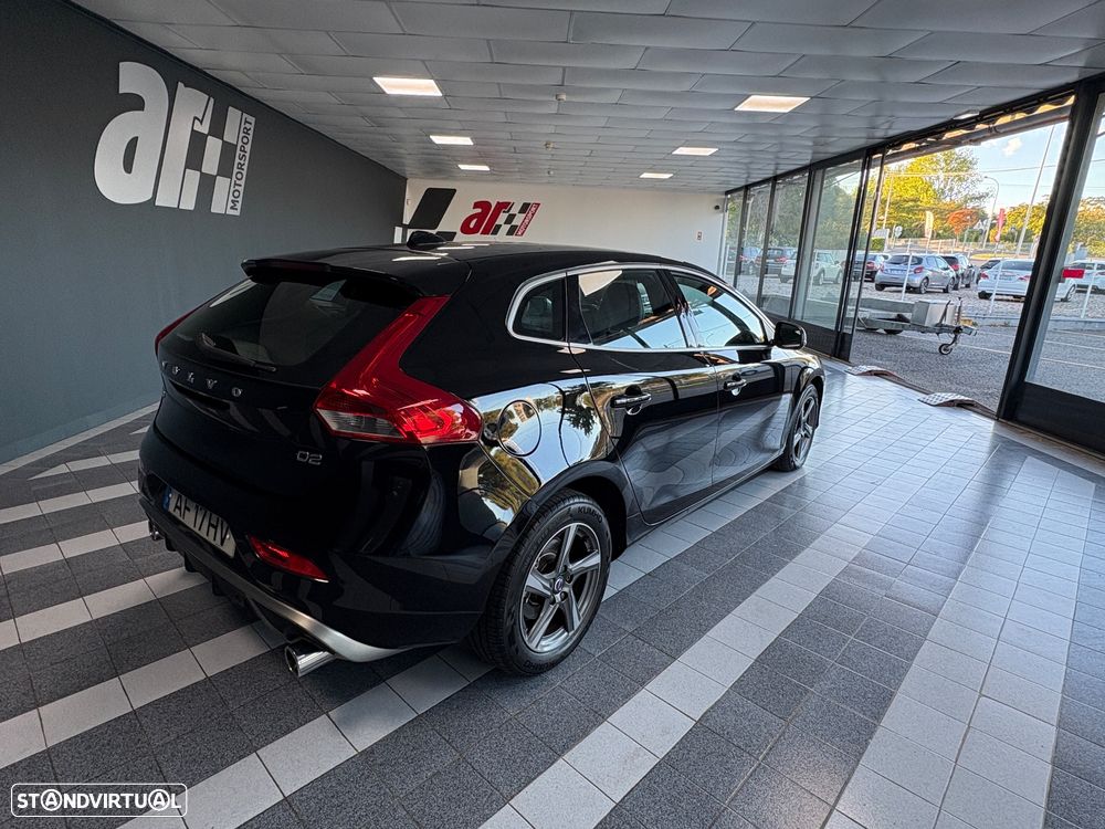 Volvo V40 2.0 D2 R-Design Momentum - 4