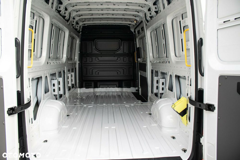 Volkswagen Crafter 35 2.0 TDI 140 KM L4H3 - 19