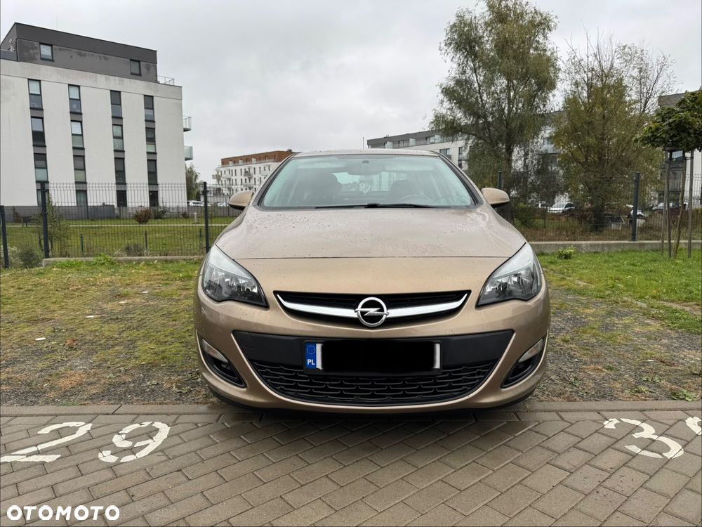 Opel Astra 2013 photo 2