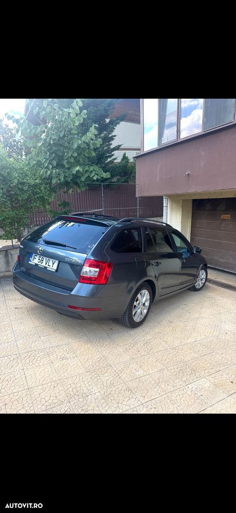 Skoda Octavia 2.0 TDI DSG Ambition - 1