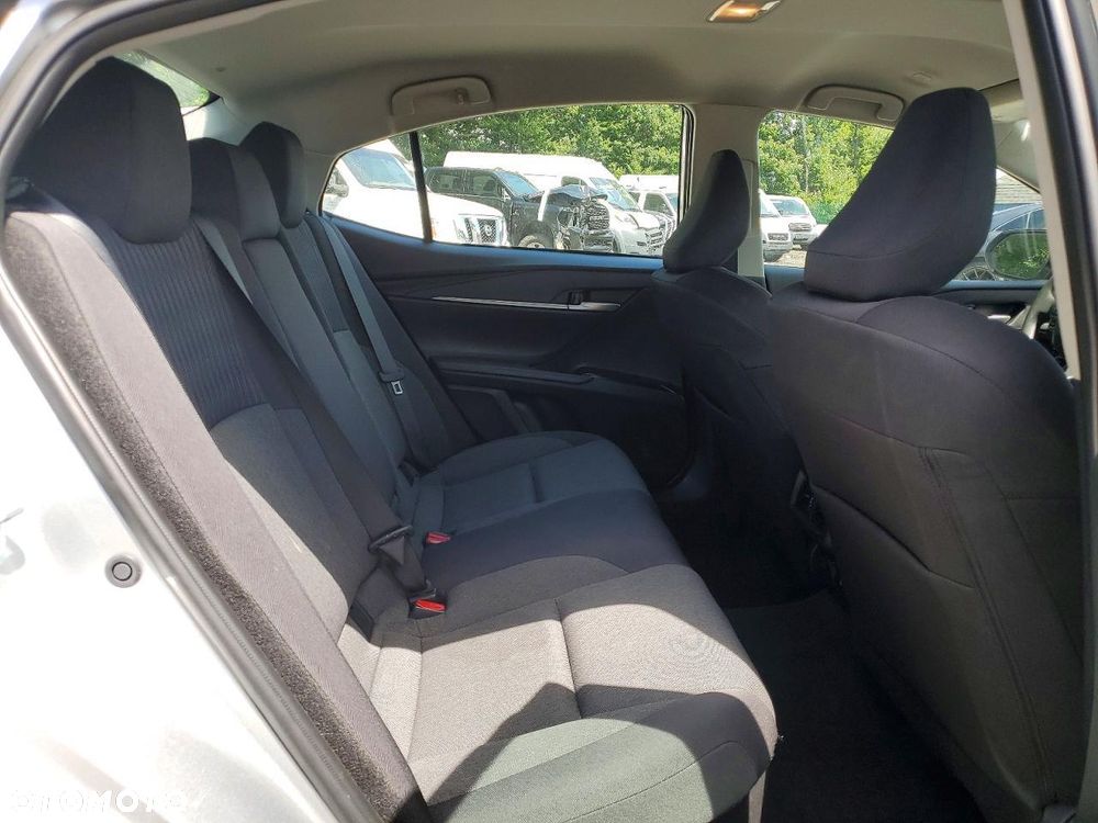 Toyota Camry - 10