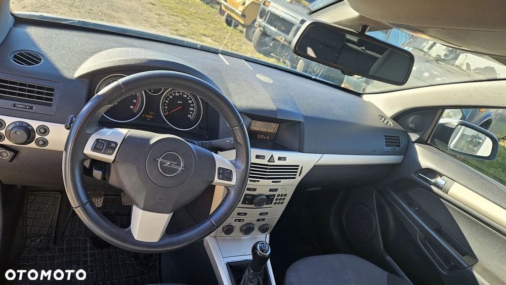 Opel Astra III GTC 1.6 Enjoy - 12