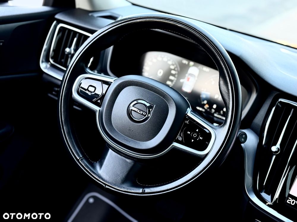 Volvo V60 Cross Country - 32