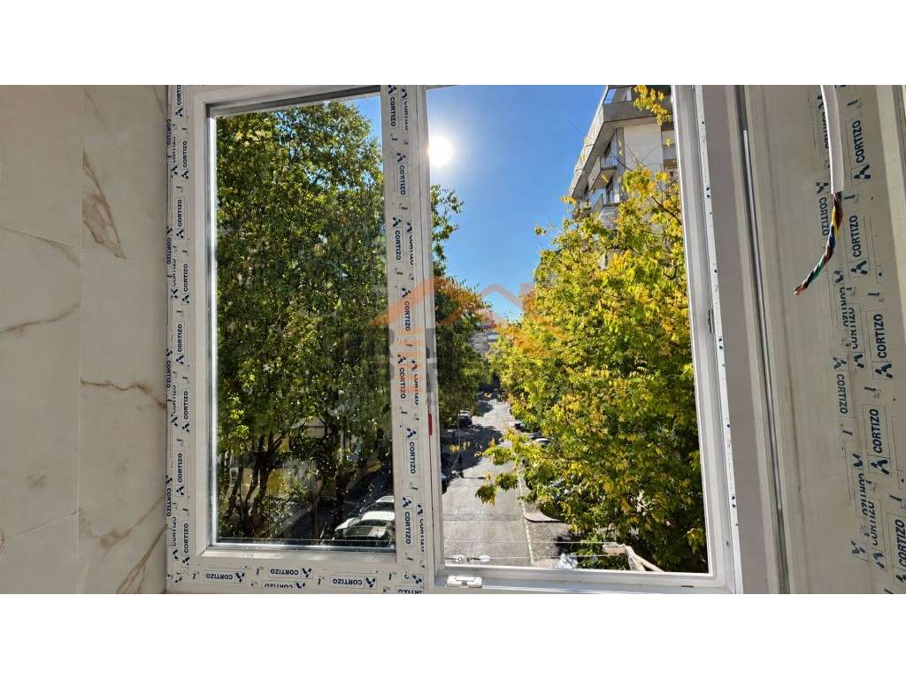 Situado em São Domingos de Benfica, apartamento T3, com varandas, t... - Grande imagem: 3/21