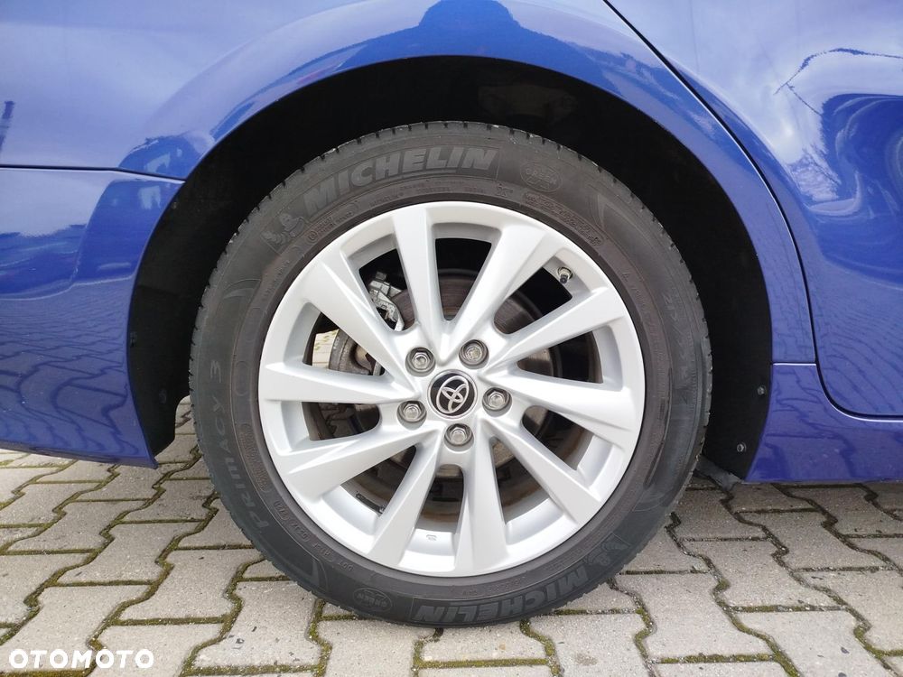 Toyota Camry - 17